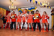 02 Kostuemb KG Baerl 2026-01-24 04  Tour-Tag, Samstag 24. Januar - Kurz vor 18 Uhr starten wir mit unserem Programm bei der Feier der AWO im Gemiendehaus Erlenstraße. Dann geht es zu Thomas Heimspiel, der „Kostümball“ der 1. KG Baerl im Waldhof. Als nächster Termin steht die „Damensitzung“ der KVO in der Clauberghalle auf dem Plan. Von dort geht es zurück in die City. Erst ins WYNDHAM Hotel Duisburger Hof zum „Funkenball“ der Roten Funken, nebenan dann im Landfermann Gymnasium „Damensitzung“ der Prinzengarde. Danach ins Gertrud-Bäumer-Berufskolleg zur „Mädchensitzung“ der Stadtgarde. Kurz über die A 59 nach Meiderich,  hier ist die „Jeckenparty“ der Meidericher Jecken. Wieder Richtung Süden, mit Stop in der Falkstraße zur „Prunksitzung“ vom Sonnigen Süden, dann weiter nach Serm zur Prinzenkürung. Hatte auch etwas von Heimspiel für Pia und Toni. : DVPJ, Toni I, Jules I., Prinz Karneval, Prinz, Prinzessin Aileen I., Hofmarschälle, Page, Pagen, Paginnen, HDK, Duisburg, Karneval, Helau, Tollität, Event, Session 2025, Session 2025, HDK Duisburg, Hauptausschuss, Hauptausschuss Karneval Duisburg, Duisburg ist echt