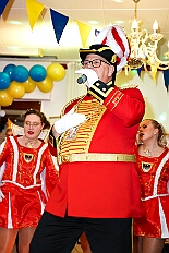 02 Kostuemb KG Baerl 2026-01-24 05  Tour-Tag, Samstag 24. Januar - Kurz vor 18 Uhr starten wir mit unserem Programm bei der Feier der AWO im Gemiendehaus Erlenstraße. Dann geht es zu Thomas Heimspiel, der „Kostümball“ der 1. KG Baerl im Waldhof. Als nächster Termin steht die „Damensitzung“ der KVO in der Clauberghalle auf dem Plan. Von dort geht es zurück in die City. Erst ins WYNDHAM Hotel Duisburger Hof zum „Funkenball“ der Roten Funken, nebenan dann im Landfermann Gymnasium „Damensitzung“ der Prinzengarde. Danach ins Gertrud-Bäumer-Berufskolleg zur „Mädchensitzung“ der Stadtgarde. Kurz über die A 59 nach Meiderich,  hier ist die „Jeckenparty“ der Meidericher Jecken. Wieder Richtung Süden, mit Stop in der Falkstraße zur „Prunksitzung“ vom Sonnigen Süden, dann weiter nach Serm zur Prinzenkürung. Hatte auch etwas von Heimspiel für Pia und Toni. : DVPJ, Toni I, Jules I., Prinz Karneval, Prinz, Prinzessin Aileen I., Hofmarschälle, Page, Pagen, Paginnen, HDK, Duisburg, Karneval, Helau, Tollität, Event, Session 2025, Session 2025, HDK Duisburg, Hauptausschuss, Hauptausschuss Karneval Duisburg, Duisburg ist echt