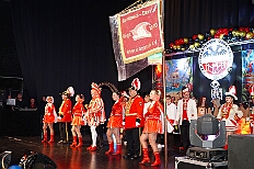 03 Damens KVO 2026-01-24 02  Tour-Tag, Samstag 24. Januar - Kurz vor 18 Uhr starten wir mit unserem Programm bei der Feier der AWO im Gemiendehaus Erlenstraße. Dann geht es zu Thomas Heimspiel, der „Kostümball“ der 1. KG Baerl im Waldhof. Als nächster Termin steht die „Damensitzung“ der KVO in der Clauberghalle auf dem Plan. Von dort geht es zurück in die City. Erst ins WYNDHAM Hotel Duisburger Hof zum „Funkenball“ der Roten Funken, nebenan dann im Landfermann Gymnasium „Damensitzung“ der Prinzengarde. Danach ins Gertrud-Bäumer-Berufskolleg zur „Mädchensitzung“ der Stadtgarde. Kurz über die A 59 nach Meiderich,  hier ist die „Jeckenparty“ der Meidericher Jecken. Wieder Richtung Süden, mit Stop in der Falkstraße zur „Prunksitzung“ vom Sonnigen Süden, dann weiter nach Serm zur Prinzenkürung. Hatte auch etwas von Heimspiel für Pia und Toni. : DVPJ, Toni I, Jules I., Prinz Karneval, Prinz, Prinzessin Aileen I., Hofmarschälle, Page, Pagen, Paginnen, HDK, Duisburg, Karneval, Helau, Tollität, Event, Session 2025, Session 2025, HDK Duisburg, Hauptausschuss, Hauptausschuss Karneval Duisburg, Duisburg ist echt