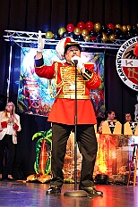 03 Damens KVO 2026-01-24 04  Tour-Tag, Samstag 24. Januar - Kurz vor 18 Uhr starten wir mit unserem Programm bei der Feier der AWO im Gemiendehaus Erlenstraße. Dann geht es zu Thomas Heimspiel, der „Kostümball“ der 1. KG Baerl im Waldhof. Als nächster Termin steht die „Damensitzung“ der KVO in der Clauberghalle auf dem Plan. Von dort geht es zurück in die City. Erst ins WYNDHAM Hotel Duisburger Hof zum „Funkenball“ der Roten Funken, nebenan dann im Landfermann Gymnasium „Damensitzung“ der Prinzengarde. Danach ins Gertrud-Bäumer-Berufskolleg zur „Mädchensitzung“ der Stadtgarde. Kurz über die A 59 nach Meiderich,  hier ist die „Jeckenparty“ der Meidericher Jecken. Wieder Richtung Süden, mit Stop in der Falkstraße zur „Prunksitzung“ vom Sonnigen Süden, dann weiter nach Serm zur Prinzenkürung. Hatte auch etwas von Heimspiel für Pia und Toni. : DVPJ, Toni I, Jules I., Prinz Karneval, Prinz, Prinzessin Aileen I., Hofmarschälle, Page, Pagen, Paginnen, HDK, Duisburg, Karneval, Helau, Tollität, Event, Session 2025, Session 2025, HDK Duisburg, Hauptausschuss, Hauptausschuss Karneval Duisburg, Duisburg ist echt