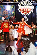 03 Damens KVO 2026-01-24 10  Tour-Tag, Samstag 24. Januar - Kurz vor 18 Uhr starten wir mit unserem Programm bei der Feier der AWO im Gemiendehaus Erlenstraße. Dann geht es zu Thomas Heimspiel, der „Kostümball“ der 1. KG Baerl im Waldhof. Als nächster Termin steht die „Damensitzung“ der KVO in der Clauberghalle auf dem Plan. Von dort geht es zurück in die City. Erst ins WYNDHAM Hotel Duisburger Hof zum „Funkenball“ der Roten Funken, nebenan dann im Landfermann Gymnasium „Damensitzung“ der Prinzengarde. Danach ins Gertrud-Bäumer-Berufskolleg zur „Mädchensitzung“ der Stadtgarde. Kurz über die A 59 nach Meiderich,  hier ist die „Jeckenparty“ der Meidericher Jecken. Wieder Richtung Süden, mit Stop in der Falkstraße zur „Prunksitzung“ vom Sonnigen Süden, dann weiter nach Serm zur Prinzenkürung. Hatte auch etwas von Heimspiel für Pia und Toni. : DVPJ, Toni I, Jules I., Prinz Karneval, Prinz, Prinzessin Aileen I., Hofmarschälle, Page, Pagen, Paginnen, HDK, Duisburg, Karneval, Helau, Tollität, Event, Session 2025, Session 2025, HDK Duisburg, Hauptausschuss, Hauptausschuss Karneval Duisburg, Duisburg ist echt