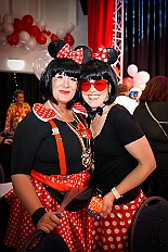 05 Damens PrinzGrd 2026-01-24 21  Tour-Tag, Samstag 24. Januar - Kurz vor 18 Uhr starten wir mit unserem Programm bei der Feier der AWO im Gemiendehaus Erlenstraße. Dann geht es zu Thomas Heimspiel, der „Kostümball“ der 1. KG Baerl im Waldhof. Als nächster Termin steht die „Damensitzung“ der KVO in der Clauberghalle auf dem Plan. Von dort geht es zurück in die City. Erst ins WYNDHAM Hotel Duisburger Hof zum „Funkenball“ der Roten Funken, nebenan dann im Landfermann Gymnasium „Damensitzung“ der Prinzengarde. Danach ins Gertrud-Bäumer-Berufskolleg zur „Mädchensitzung“ der Stadtgarde. Kurz über die A 59 nach Meiderich,  hier ist die „Jeckenparty“ der Meidericher Jecken. Wieder Richtung Süden, mit Stop in der Falkstraße zur „Prunksitzung“ vom Sonnigen Süden, dann weiter nach Serm zur Prinzenkürung. Hatte auch etwas von Heimspiel für Pia und Toni. : DVPJ, Toni I, Jules I., Prinz Karneval, Prinz, Prinzessin Aileen I., Hofmarschälle, Page, Pagen, Paginnen, HDK, Duisburg, Karneval, Helau, Tollität, Event, Session 2025, Session 2025, HDK Duisburg, Hauptausschuss, Hauptausschuss Karneval Duisburg, Duisburg ist echt