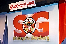 06 Maedchens Stadtgrd 2026-01-24 01  Tour-Tag, Samstag 24. Januar - Kurz vor 18 Uhr starten wir mit unserem Programm bei der Feier der AWO im Gemiendehaus Erlenstraße. Dann geht es zu Thomas Heimspiel, der „Kostümball“ der 1. KG Baerl im Waldhof. Als nächster Termin steht die „Damensitzung“ der KVO in der Clauberghalle auf dem Plan. Von dort geht es zurück in die City. Erst ins WYNDHAM Hotel Duisburger Hof zum „Funkenball“ der Roten Funken, nebenan dann im Landfermann Gymnasium „Damensitzung“ der Prinzengarde. Danach ins Gertrud-Bäumer-Berufskolleg zur „Mädchensitzung“ der Stadtgarde. Kurz über die A 59 nach Meiderich,  hier ist die „Jeckenparty“ der Meidericher Jecken. Wieder Richtung Süden, mit Stop in der Falkstraße zur „Prunksitzung“ vom Sonnigen Süden, dann weiter nach Serm zur Prinzenkürung. Hatte auch etwas von Heimspiel für Pia und Toni. : DVPJ, Toni I, Jules I., Prinz Karneval, Prinz, Prinzessin Aileen I., Hofmarschälle, Page, Pagen, Paginnen, HDK, Duisburg, Karneval, Helau, Tollität, Event, Session 2025, Session 2025, HDK Duisburg, Hauptausschuss, Hauptausschuss Karneval Duisburg, Duisburg ist echt