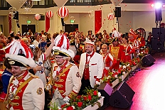 06 Maedchens Stadtgrd 2026-01-24 02  Tour-Tag, Samstag 24. Januar - Kurz vor 18 Uhr starten wir mit unserem Programm bei der Feier der AWO im Gemiendehaus Erlenstraße. Dann geht es zu Thomas Heimspiel, der „Kostümball“ der 1. KG Baerl im Waldhof. Als nächster Termin steht die „Damensitzung“ der KVO in der Clauberghalle auf dem Plan. Von dort geht es zurück in die City. Erst ins WYNDHAM Hotel Duisburger Hof zum „Funkenball“ der Roten Funken, nebenan dann im Landfermann Gymnasium „Damensitzung“ der Prinzengarde. Danach ins Gertrud-Bäumer-Berufskolleg zur „Mädchensitzung“ der Stadtgarde. Kurz über die A 59 nach Meiderich,  hier ist die „Jeckenparty“ der Meidericher Jecken. Wieder Richtung Süden, mit Stop in der Falkstraße zur „Prunksitzung“ vom Sonnigen Süden, dann weiter nach Serm zur Prinzenkürung. Hatte auch etwas von Heimspiel für Pia und Toni. : DVPJ, Toni I, Jules I., Prinz Karneval, Prinz, Prinzessin Aileen I., Hofmarschälle, Page, Pagen, Paginnen, HDK, Duisburg, Karneval, Helau, Tollität, Event, Session 2025, Session 2025, HDK Duisburg, Hauptausschuss, Hauptausschuss Karneval Duisburg, Duisburg ist echt