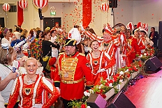 06 Maedchens Stadtgrd 2026-01-24 03  Tour-Tag, Samstag 24. Januar - Kurz vor 18 Uhr starten wir mit unserem Programm bei der Feier der AWO im Gemiendehaus Erlenstraße. Dann geht es zu Thomas Heimspiel, der „Kostümball“ der 1. KG Baerl im Waldhof. Als nächster Termin steht die „Damensitzung“ der KVO in der Clauberghalle auf dem Plan. Von dort geht es zurück in die City. Erst ins WYNDHAM Hotel Duisburger Hof zum „Funkenball“ der Roten Funken, nebenan dann im Landfermann Gymnasium „Damensitzung“ der Prinzengarde. Danach ins Gertrud-Bäumer-Berufskolleg zur „Mädchensitzung“ der Stadtgarde. Kurz über die A 59 nach Meiderich,  hier ist die „Jeckenparty“ der Meidericher Jecken. Wieder Richtung Süden, mit Stop in der Falkstraße zur „Prunksitzung“ vom Sonnigen Süden, dann weiter nach Serm zur Prinzenkürung. Hatte auch etwas von Heimspiel für Pia und Toni. : DVPJ, Toni I, Jules I., Prinz Karneval, Prinz, Prinzessin Aileen I., Hofmarschälle, Page, Pagen, Paginnen, HDK, Duisburg, Karneval, Helau, Tollität, Event, Session 2025, Session 2025, HDK Duisburg, Hauptausschuss, Hauptausschuss Karneval Duisburg, Duisburg ist echt