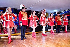 08 Prunks SonnigSued 2026-01-24 02  Tour-Tag, Samstag 24. Januar - Kurz vor 18 Uhr starten wir mit unserem Programm bei der Feier der AWO im Gemiendehaus Erlenstraße. Dann geht es zu Thomas Heimspiel, der „Kostümball“ der 1. KG Baerl im Waldhof. Als nächster Termin steht die „Damensitzung“ der KVO in der Clauberghalle auf dem Plan. Von dort geht es zurück in die City. Erst ins WYNDHAM Hotel Duisburger Hof zum „Funkenball“ der Roten Funken, nebenan dann im Landfermann Gymnasium „Damensitzung“ der Prinzengarde. Danach ins Gertrud-Bäumer-Berufskolleg zur „Mädchensitzung“ der Stadtgarde. Kurz über die A 59 nach Meiderich,  hier ist die „Jeckenparty“ der Meidericher Jecken. Wieder Richtung Süden, mit Stop in der Falkstraße zur „Prunksitzung“ vom Sonnigen Süden, dann weiter nach Serm zur Prinzenkürung. Hatte auch etwas von Heimspiel für Pia und Toni. : DVPJ, Toni I, Jules I., Prinz Karneval, Prinz, Prinzessin Aileen I., Hofmarschälle, Page, Pagen, Paginnen, HDK, Duisburg, Karneval, Helau, Tollität, Event, Session 2025, Session 2025, HDK Duisburg, Hauptausschuss, Hauptausschuss Karneval Duisburg, Duisburg ist echt