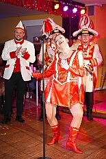 08 Prunks SonnigSued 2026-01-24 06  Tour-Tag, Samstag 24. Januar - Kurz vor 18 Uhr starten wir mit unserem Programm bei der Feier der AWO im Gemiendehaus Erlenstraße. Dann geht es zu Thomas Heimspiel, der „Kostümball“ der 1. KG Baerl im Waldhof. Als nächster Termin steht die „Damensitzung“ der KVO in der Clauberghalle auf dem Plan. Von dort geht es zurück in die City. Erst ins WYNDHAM Hotel Duisburger Hof zum „Funkenball“ der Roten Funken, nebenan dann im Landfermann Gymnasium „Damensitzung“ der Prinzengarde. Danach ins Gertrud-Bäumer-Berufskolleg zur „Mädchensitzung“ der Stadtgarde. Kurz über die A 59 nach Meiderich,  hier ist die „Jeckenparty“ der Meidericher Jecken. Wieder Richtung Süden, mit Stop in der Falkstraße zur „Prunksitzung“ vom Sonnigen Süden, dann weiter nach Serm zur Prinzenkürung. Hatte auch etwas von Heimspiel für Pia und Toni. : DVPJ, Toni I, Jules I., Prinz Karneval, Prinz, Prinzessin Aileen I., Hofmarschälle, Page, Pagen, Paginnen, HDK, Duisburg, Karneval, Helau, Tollität, Event, Session 2025, Session 2025, HDK Duisburg, Hauptausschuss, Hauptausschuss Karneval Duisburg, Duisburg ist echt