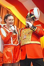 09 Prinzenk Serm 2026-01-24 15  Tour-Tag, Samstag 24. Januar - Kurz vor 18 Uhr starten wir mit unserem Programm bei der Feier der AWO im Gemiendehaus Erlenstraße. Dann geht es zu Thomas Heimspiel, der „Kostümball“ der 1. KG Baerl im Waldhof. Als nächster Termin steht die „Damensitzung“ der KVO in der Clauberghalle auf dem Plan. Von dort geht es zurück in die City. Erst ins WYNDHAM Hotel Duisburger Hof zum „Funkenball“ der Roten Funken, nebenan dann im Landfermann Gymnasium „Damensitzung“ der Prinzengarde. Danach ins Gertrud-Bäumer-Berufskolleg zur „Mädchensitzung“ der Stadtgarde. Kurz über die A 59 nach Meiderich,  hier ist die „Jeckenparty“ der Meidericher Jecken. Wieder Richtung Süden, mit Stop in der Falkstraße zur „Prunksitzung“ vom Sonnigen Süden, dann weiter nach Serm zur Prinzenkürung. Hatte auch etwas von Heimspiel für Pia und Toni. : DVPJ, Toni I, Jules I., Prinz Karneval, Prinz, Prinzessin Aileen I., Hofmarschälle, Page, Pagen, Paginnen, HDK, Duisburg, Karneval, Helau, Tollität, Event, Session 2025, Session 2025, HDK Duisburg, Hauptausschuss, Hauptausschuss Karneval Duisburg, Duisburg ist echt