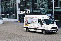 02 MSV Empfang 2026- 01-25 01  Stadtgarde und MSV -  Zu besten Mittagszeit waren wir der Programmpunkt auf der Herrensitzung der Stadtgarde Duisburg Rot-Weiss in der Aula des Gertrud-Bäumer-Berufskollegs. Dann ging es ins „Wohnzimmer“ aller MSV Fan´s. In der Business Lounge in der „schauinsland reisen arena“ fand der jährliche Sponsoren Neujahrs Empfang statt. : DVPJ, Toni I, Jules I., Prinz Karneval, Prinz, Prinzessin Aileen I., Hofmarschälle, Page, Pagen, Paginnen, HDK, Duisburg, Karneval, Helau, Tollität, Event, Session 2025, Session 2025, HDK Duisburg, Hauptausschuss, Hauptausschuss Karneval Duisburg, Duisburg ist echt