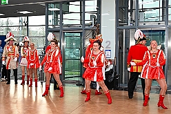 02 MSV Empfang 2026- 01-25 11  Stadtgarde und MSV -  Zu besten Mittagszeit waren wir der Programmpunkt auf der Herrensitzung der Stadtgarde Duisburg Rot-Weiss in der Aula des Gertrud-Bäumer-Berufskollegs. Dann ging es ins „Wohnzimmer“ aller MSV Fan´s. In der Business Lounge in der „schauinsland reisen arena“ fand der jährliche Sponsoren Neujahrs Empfang statt. : DVPJ, Toni I, Jules I., Prinz Karneval, Prinz, Prinzessin Aileen I., Hofmarschälle, Page, Pagen, Paginnen, HDK, Duisburg, Karneval, Helau, Tollität, Event, Session 2025, Session 2025, HDK Duisburg, Hauptausschuss, Hauptausschuss Karneval Duisburg, Duisburg ist echt