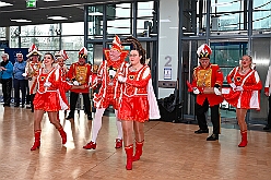 02 MSV Empfang 2026- 01-25 12  Stadtgarde und MSV -  Zu besten Mittagszeit waren wir der Programmpunkt auf der Herrensitzung der Stadtgarde Duisburg Rot-Weiss in der Aula des Gertrud-Bäumer-Berufskollegs. Dann ging es ins „Wohnzimmer“ aller MSV Fan´s. In der Business Lounge in der „schauinsland reisen arena“ fand der jährliche Sponsoren Neujahrs Empfang statt. : DVPJ, Toni I, Jules I., Prinz Karneval, Prinz, Prinzessin Aileen I., Hofmarschälle, Page, Pagen, Paginnen, HDK, Duisburg, Karneval, Helau, Tollität, Event, Session 2025, Session 2025, HDK Duisburg, Hauptausschuss, Hauptausschuss Karneval Duisburg, Duisburg ist echt