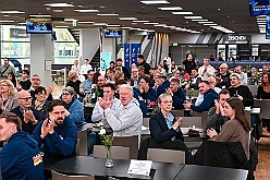 02 MSV Empfang 2026- 01-25 23  Stadtgarde und MSV -  Zu besten Mittagszeit waren wir der Programmpunkt auf der Herrensitzung der Stadtgarde Duisburg Rot-Weiss in der Aula des Gertrud-Bäumer-Berufskollegs. Dann ging es ins „Wohnzimmer“ aller MSV Fan´s. In der Business Lounge in der „schauinsland reisen arena“ fand der jährliche Sponsoren Neujahrs Empfang statt. : DVPJ, Toni I, Jules I., Prinz Karneval, Prinz, Prinzessin Aileen I., Hofmarschälle, Page, Pagen, Paginnen, HDK, Duisburg, Karneval, Helau, Tollität, Event, Session 2025, Session 2025, HDK Duisburg, Hauptausschuss, Hauptausschuss Karneval Duisburg, Duisburg ist echt